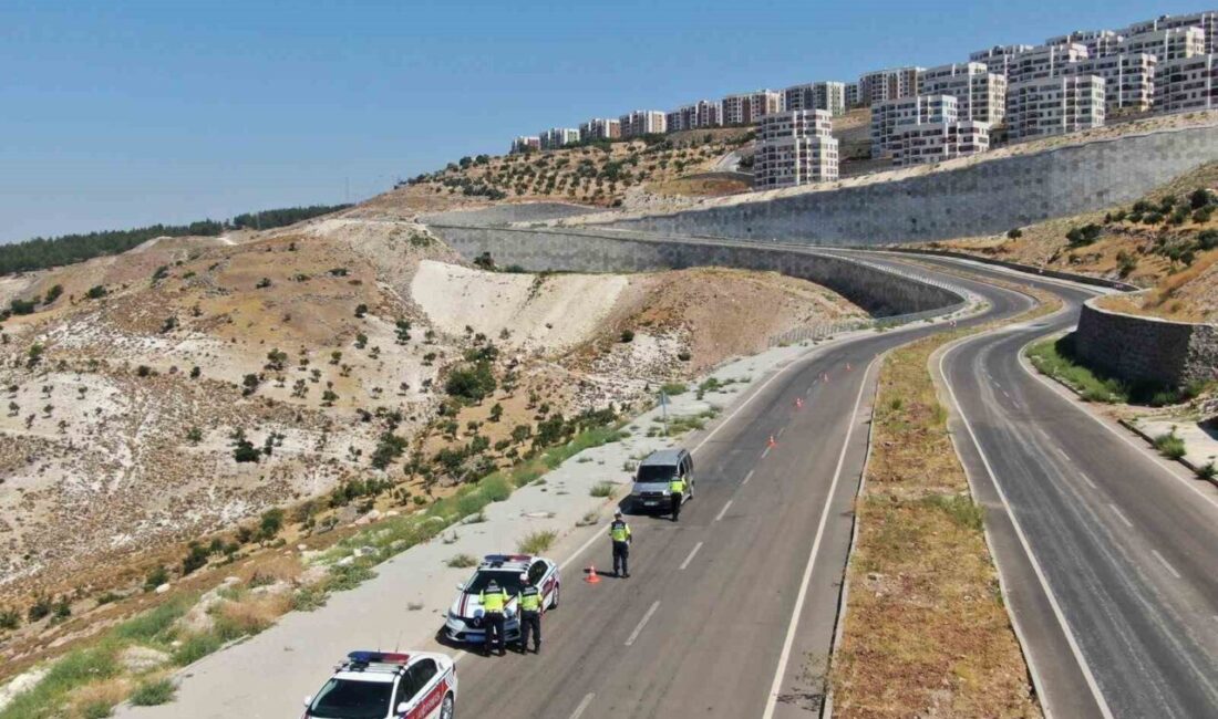 Kilis’te Jandarma ekipleri tarafından dronlarla desteklenen trafik denetimi gerçekleştirildi. Kilis