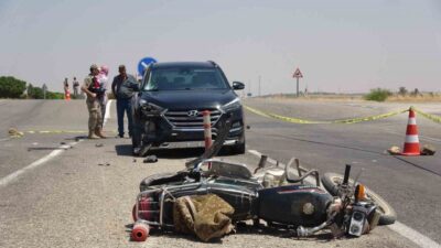 Kilis’in Elbeyli ilçesinde bir otomobil ile çarpışan motosikletin sürücüsü hayatını