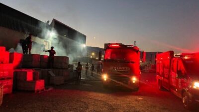 Hatay’ın Kırıkhan ilçesinde, inşaat malzemeleri satan bir iş yerinde çıkan