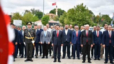 Kırşehir’de 30 Ağustos Zafer Bayramı coşkuyla kutlandı. Şehirde düzenlenen kutlama