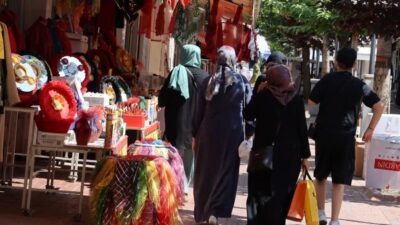 Kırşehir’e yaz tatili için gelen gurbetçiler, şehir ekonomisine canlılık kattı.