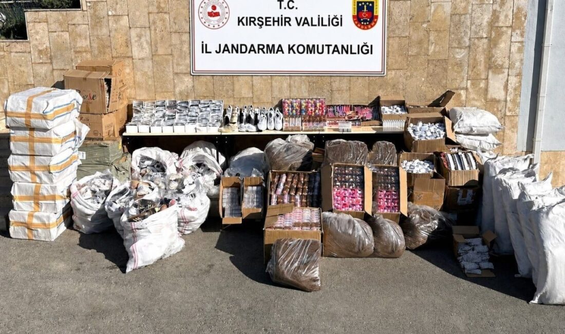Kırşehir’de jandarma, Diyarbakır’dan diğer illere sevk edilen gümrük kaçağı eşya