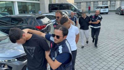 Atakum ilçesindeki bir kırtasiyeye taşınıp tekme ve yumruklarla saldırı düzenleyen