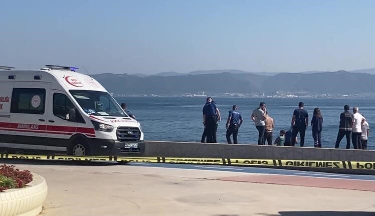 Kocaeli’nin Darıca ilçesinde sahil kenarında bulunan 3 kişinin ölü bedenleri