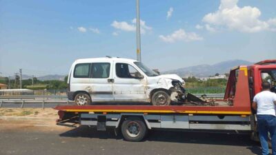 Aydın’ın Efeler ilçesinde meydana gelen trafik kazasında, kontrolden çıkan bir