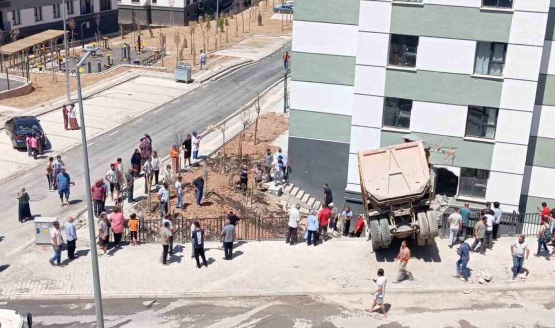 Malatya’da meydana gelen bir kazada, hafriyat kamyonunun kontrolünü kaybederek bir