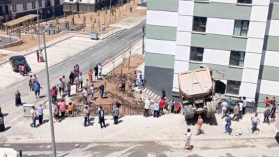 Malatya’da meydana gelen bir kazada, hafriyat kamyonunun kontrolünü kaybederek bir