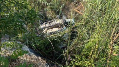 Manavgat ilçesinde meydana gelen bir kaza sonucunda aracın kontrolünden çıkarak