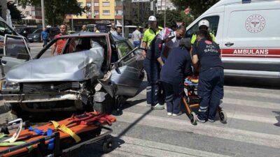 Konya’da meydana gelen trafik kazasında, bir otomobil kontrolden çıktıktan sonra