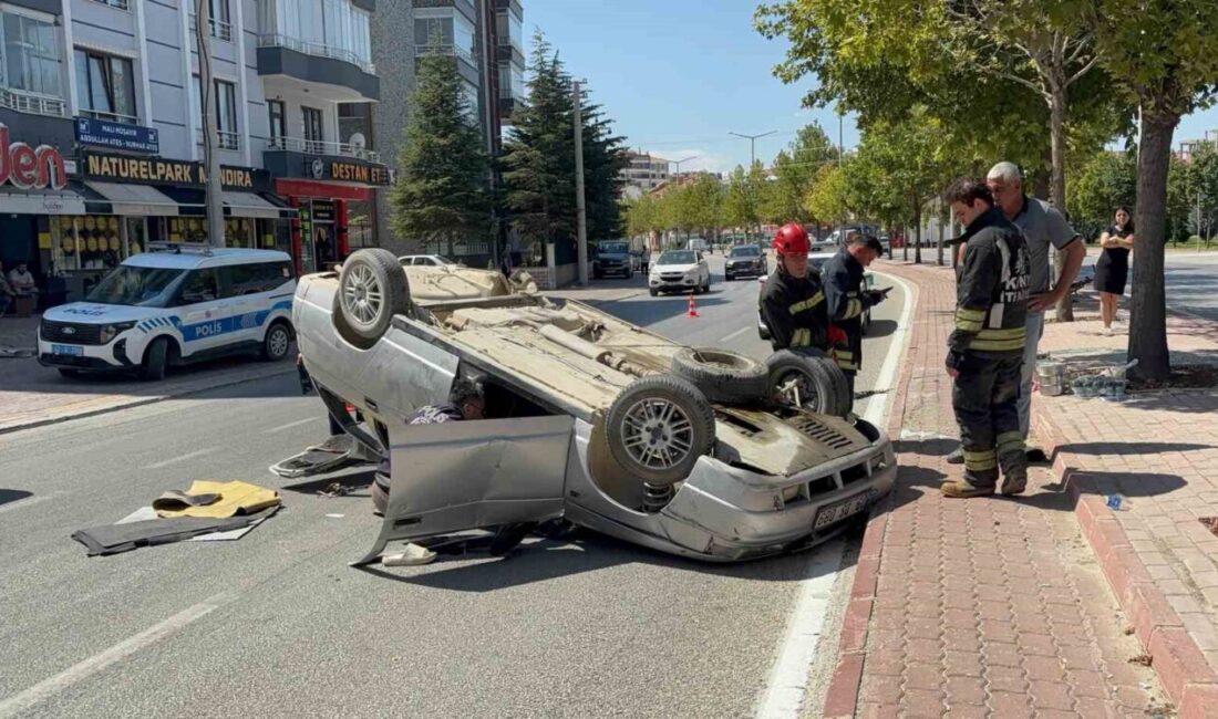 Konya’da bir sürücünün kontrolünden çıkan araç refüjdeki kaldırıma çarparak takla