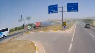 Konya’nın Kadınhanı ilçesinde meydana gelen trafik kazasında, kontrolü kaybeden bir