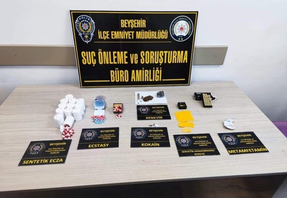 Beyşehir ilçesinde bir evde gerçekleştirilen operasyonda bonzai, sentetik ecza, ecstasy,