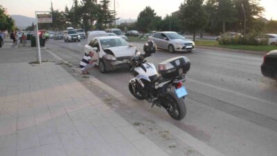 Beyşehir ilçesinde meydana gelen zincirleme trafik kazasında üç otomobil çarpıştı