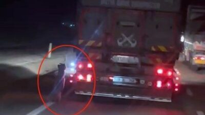 Denizli ilinde, bir aracın arkasına bağlanmış bir köpeğin kilometrelerce sürüklendiği