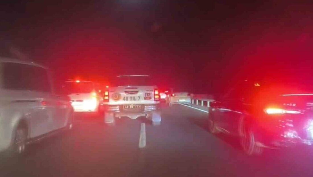 Muğla’nın Köyceğiz ilçesinde bir akaryakıt tankerinde başlayıp ormanlık alana sıçrayan