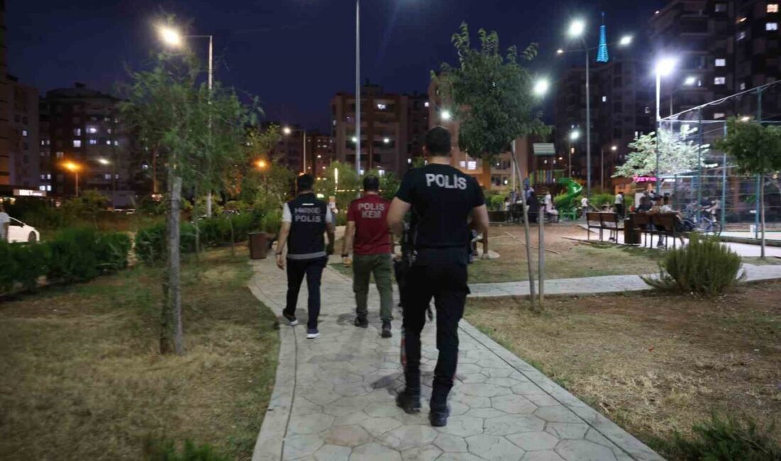 Adana’nın Kozan ilçesinde polis tarafından gerçekleştirilen “Kozan’a Güven” operasyonu kapsamında
