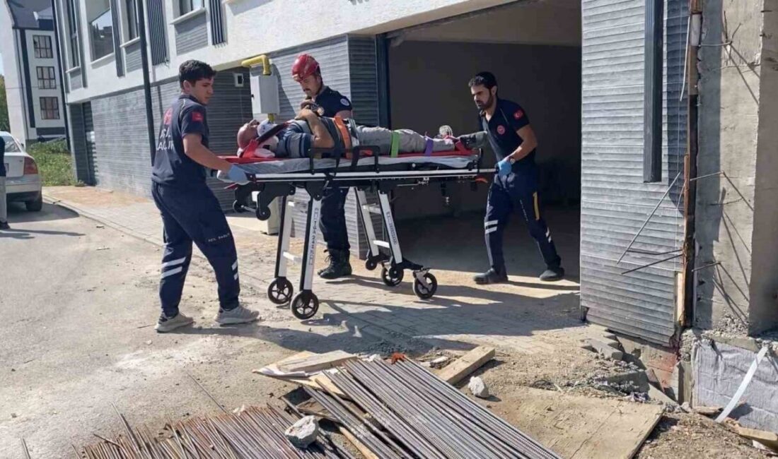Bursa’nın İnegöl ilçesinde, bir kişi otomobilini tamir etmek için krikoyla