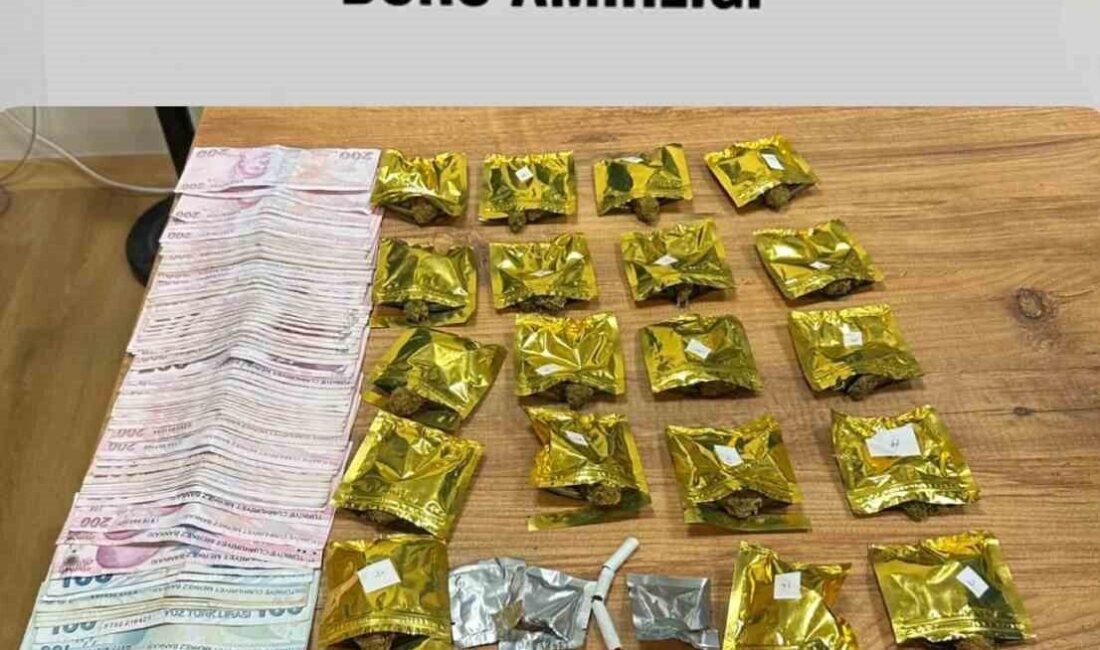 Küçükçekmece’de polis ekipleri tarafından şüphe üzerine durdurulan bir araçta, aracın