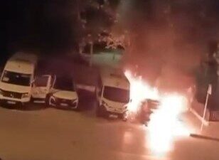 Küçükçekmece ilçesinde, sabaha karşı meydana gelen bir olayda bir minibüs