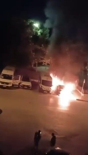 Küçükçekmece ilçesinde, sabaha karşı meydana gelen bir olayda bir minibüs