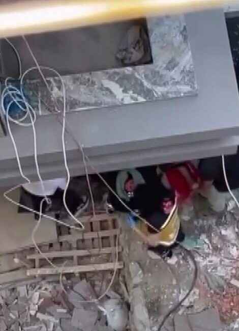 Küçükçekmece’de bir inşaat kazası meydana geldi ve üst katlardan düşen