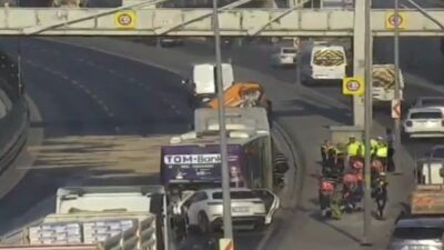 Küçükçekmece’de meydana gelen trafik kazasında, otomobilin İETT otobüsüne çarpması sonucunda