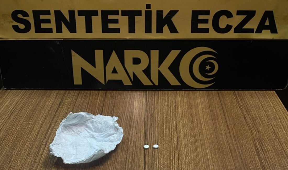 Manisa’nın Kula ilçesinde polis ekipleri tarafından gerçekleştirilen operasyonlarda uyuşturucu madde