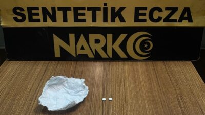 Manisa’nın Kula ilçesinde polis ekipleri tarafından gerçekleştirilen operasyonlarda uyuşturucu madde