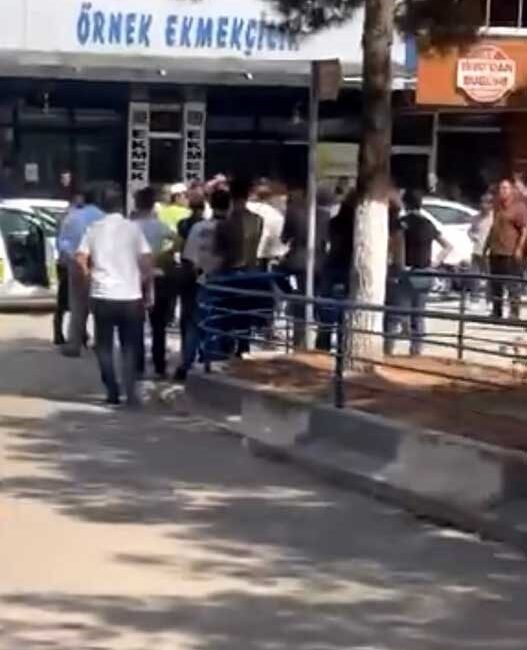 Siirt’in Kurtalan ilçesinde trafik denetimi sırasında polis ile vatandaşlar arasında