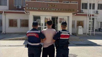 Aydın’ın Kuşadası ilçesinde jandarma ekipleri tarafından aranan kaçaklarla ilgili yürütülen