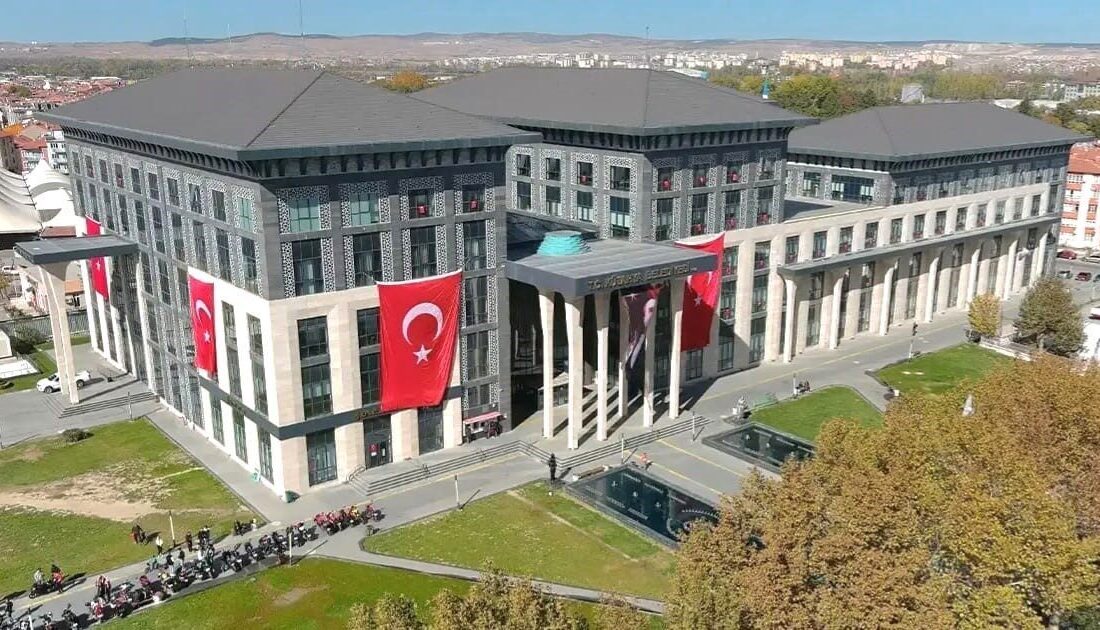 Kütahya Belediyesi, son günlerde belediye başkan yardımcıları ve üst düzey