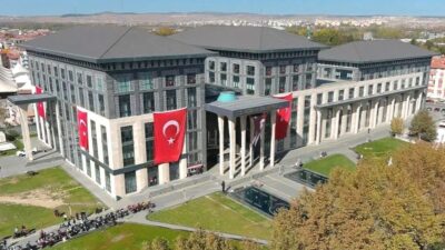 Kütahya Belediyesi, son günlerde belediye başkan yardımcıları ve üst düzey