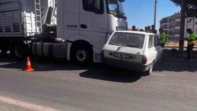Kütahya’nın Tavşanlı ilçesinde meydana gelen trafik kazasında çekici ile otomobilin