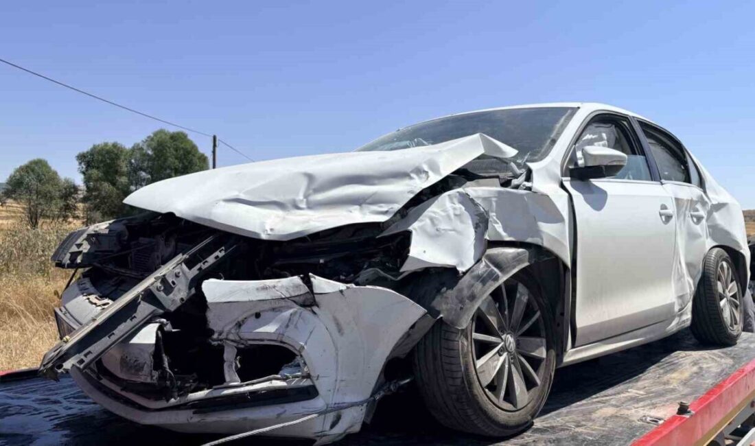Kütahya’da meydana gelen trafik kazasında 2 otomobil çarpıştı ve kazada