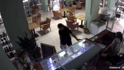 Adana’da faaliyet gösteren uzun süredir hizmet veren bir kütüphane kafede