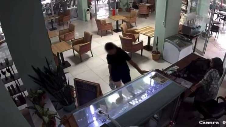 Adana’da faaliyet gösteren uzun süredir hizmet veren bir kütüphane kafede