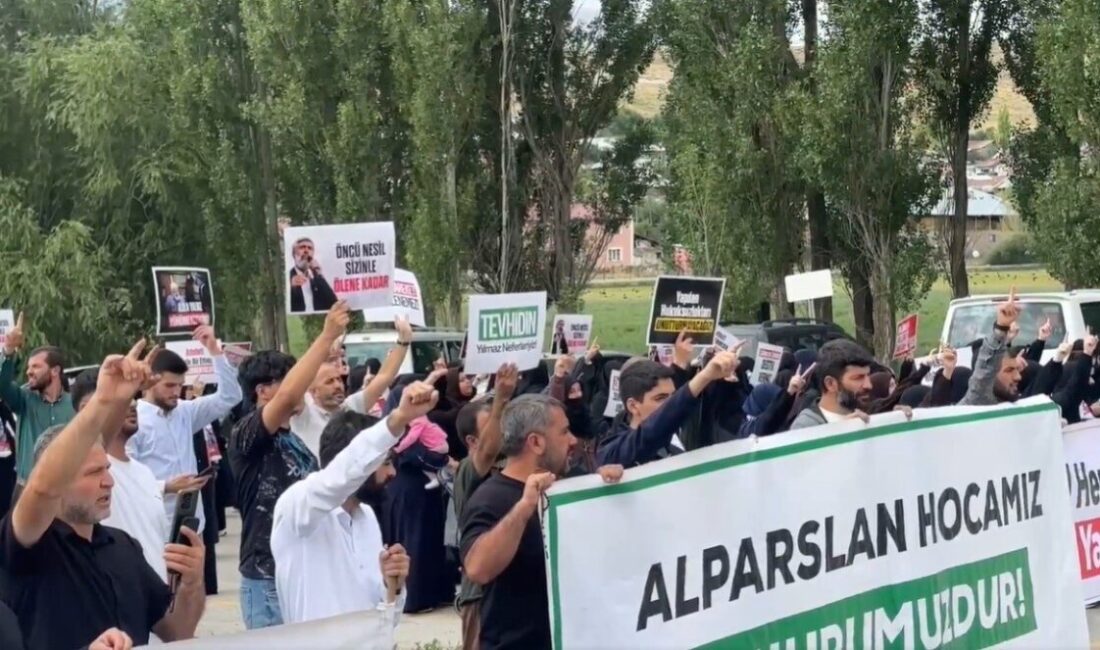 Suç Örgütü lideri Alparslan Kuytul’un tutuklandığı operasyonun ardından destekçileri, Erzurum’daki