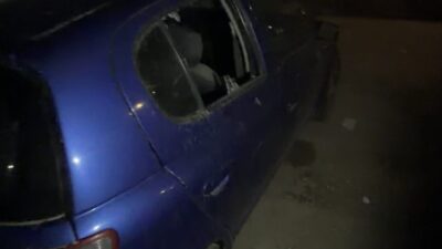 Lüleburgaz ilçesindeki bir otoparkta, kaldırım taşlarıyla bir grup tarafından birçok