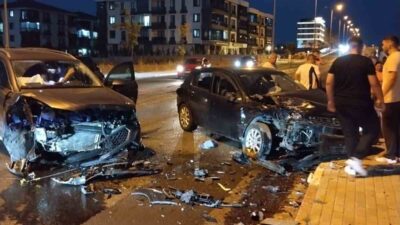 Lüleburgaz ilçesinde meydana gelen trafik kazasında otomobil ile SUV aracının