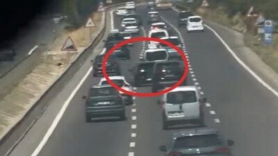 Bursa’nın İnegöl ilçesinde bir sürücü, trafikte araçları tehlikeye düşürecek şekilde