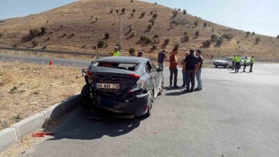 Malatya’nın Akçadağ ilçesinde meydana gelen trafik kazasında iki otomobil çarpıştı