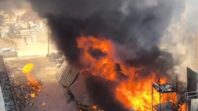Malatya’da bir şantiyede işçilerin konakladığı prefabrik yatakhanede yangın çıktı ve