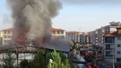 Malatya’da bir şantiyede işçilerin kaldığı prefabrik yatakhanede çıkan yangın sonucu