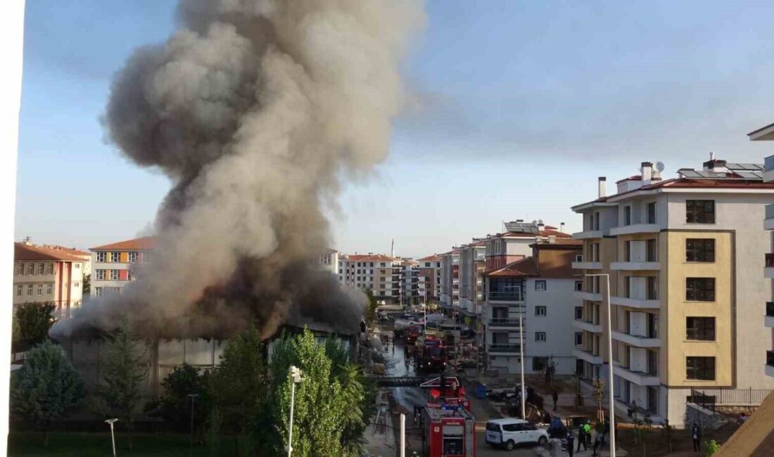 Malatya’nın Yeşilyurt ilçesinde, şantiye çalışanlarının kaldığı prefabrik yatakhanede yangın çıktı