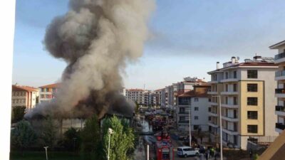 Malatya’nın Yeşilyurt ilçesinde, şantiye çalışanlarının kaldığı prefabrik yatakhanede yangın çıktı