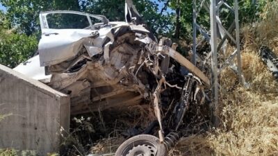 Malatya’da bir otomobilin kontrolden çıkarak menfeze çarpması sonucu meydana gelen