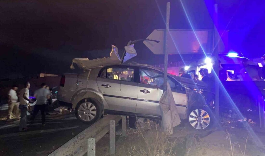 Malatya ilinde meydana gelen trafik kazasında otomobilin refüje çarpması sonucu