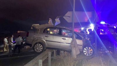 Malatya ilinde meydana gelen trafik kazasında otomobilin refüje çarpması sonucu