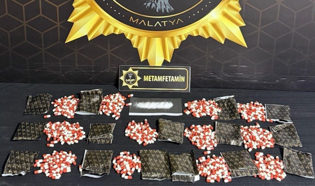 Malatya’da sokak satıcılarına yönelik gerçekleştirilen uyuşturucu operasyonunda 8 şüpheli gözaltına