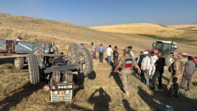 Muş’un Malazgirt ilçesinde gerçekleşen bir trafik kazasında traktör devrilmesi sonucu
